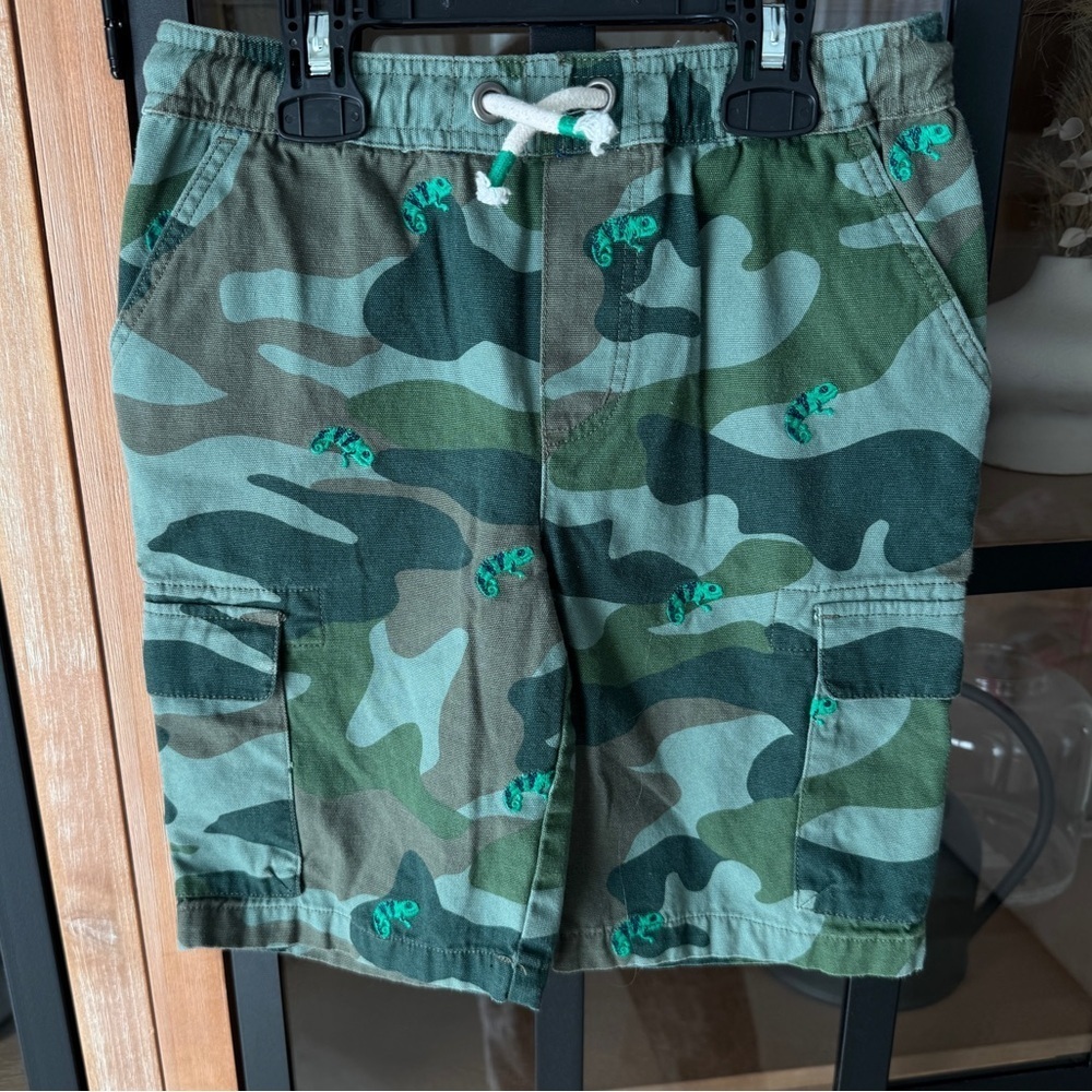 Mini Boden embroidered camo shorts iguanas chameleons boys cargo